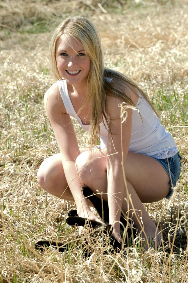 Jewel A – Blonde in the street