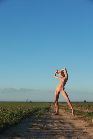 Lilly A – Naked alone in the wild photo 10