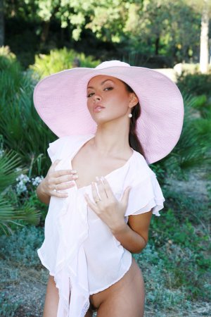 Ulya G – Lady in hat outdoors photo 4