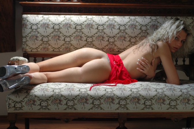 Verotrois A – Sexy blonde in red photo 9