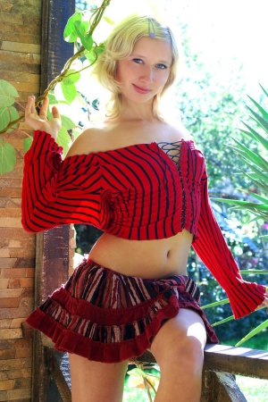 Miranda A – Blondie shows pussy under skirt photo 7