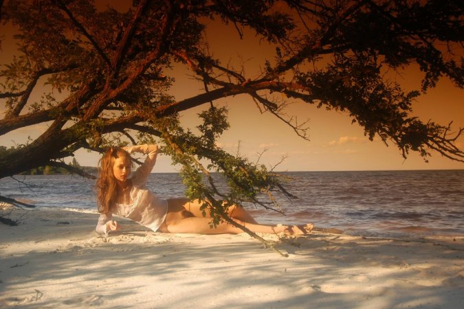 Vika Ac – Solo on the beach photo 4