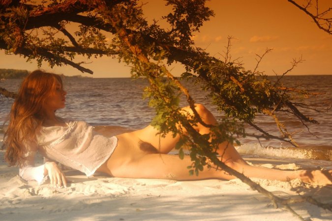 Vika Ac – Solo on the beach photo 10
