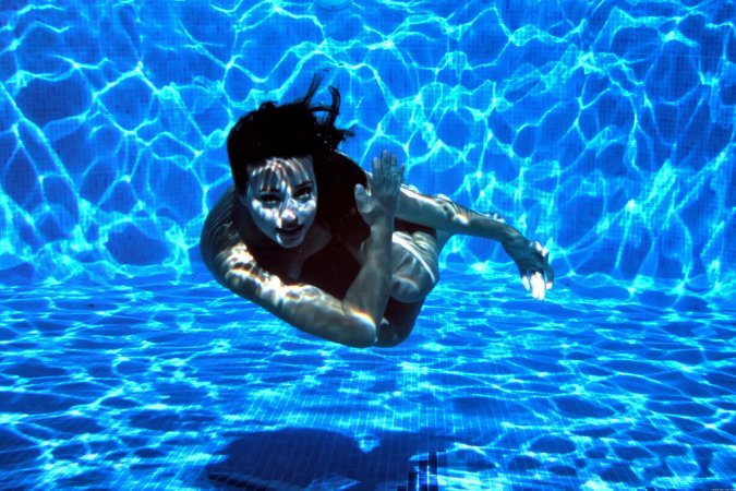 Lorena B – Naked babe swims in pool. photo 14
