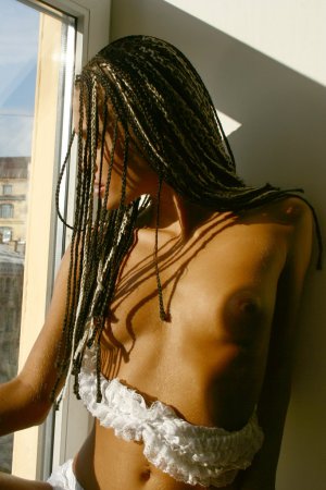 Yana H – Naked babe on a window-sill photo 3