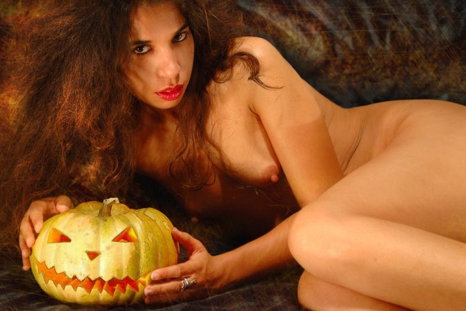 Idoia A – Solo on Halloween photo 14