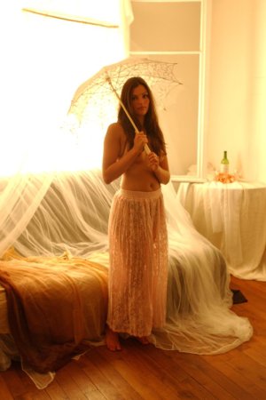 Virginie – Babe with lacy umbrella photo 14
