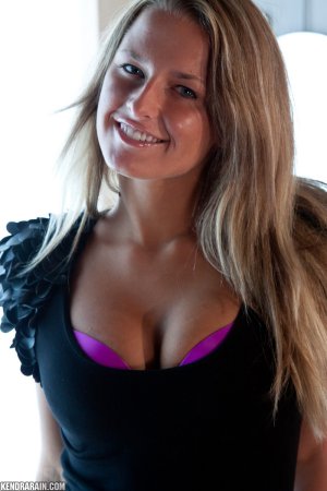 Kendra Rain – Cute and busty babe photo 4