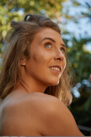 Kendall Cash – Cutie poses on camera outdoors. photo 11